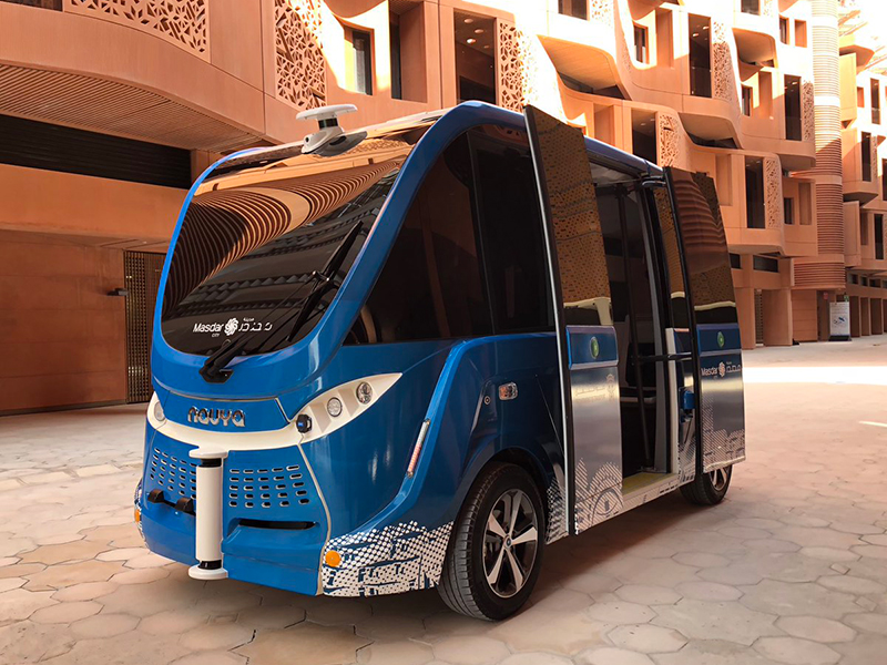 اضغط لمشاهدة الفيديو: مدينة مصدر أبوظبي تعتمد أول سيارة ذاتية القيادة